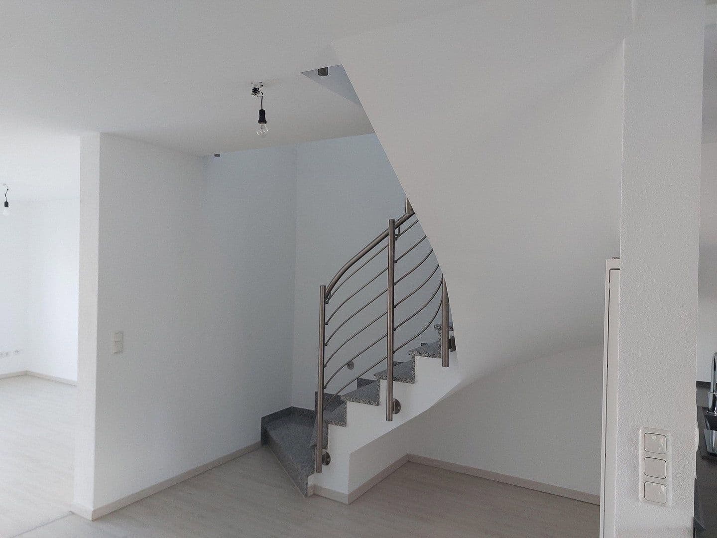 Prenájom bytu 3-izbový 140 m², Keimstr. 17, Langen, Hesensko Prenájom bytu 3-izbový 140 m², Keimstr. 17, Langen, Hesensko