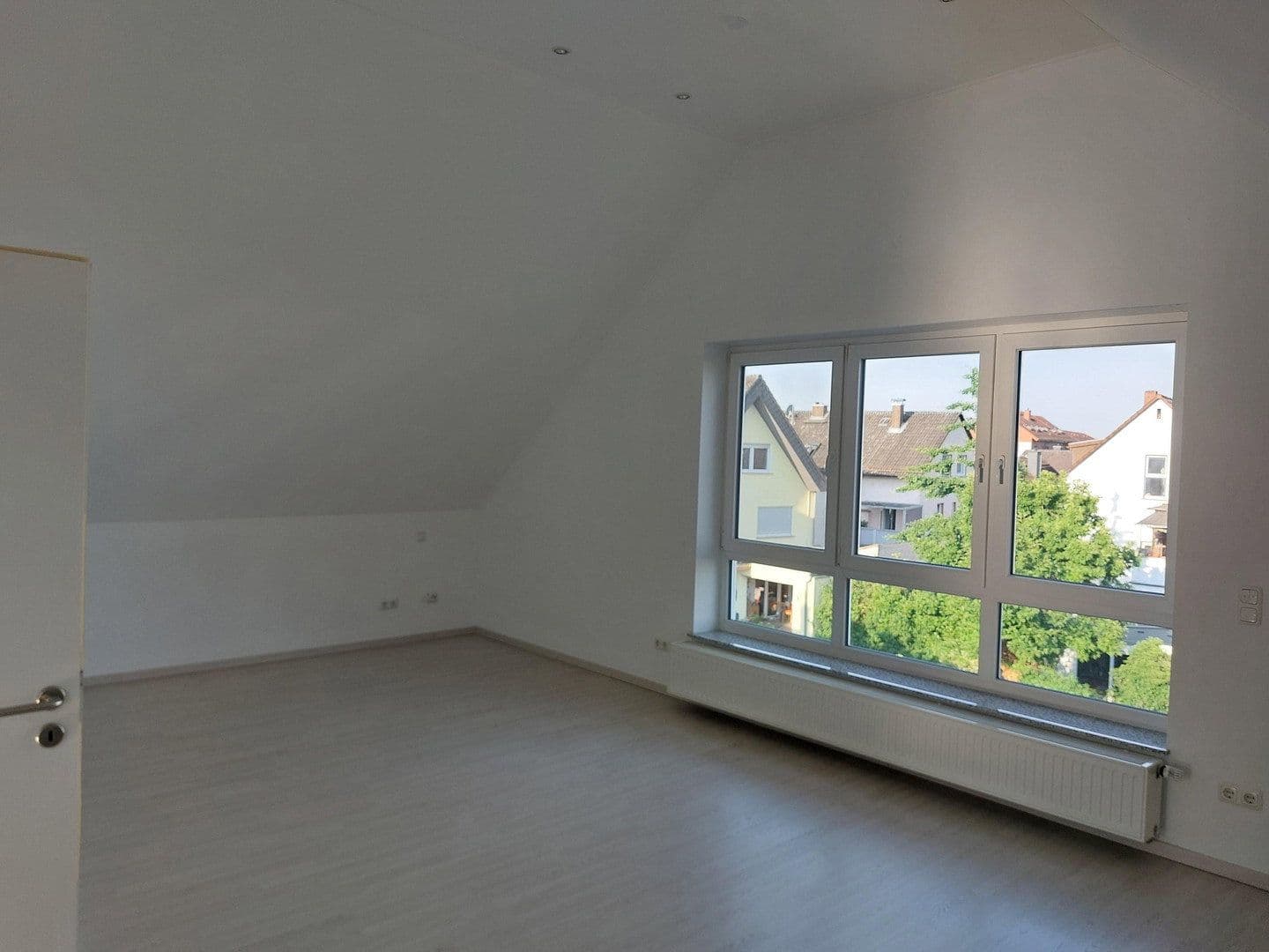 Prenájom bytu 3-izbový 140 m², Keimstr. 17, Langen, Hesensko Prenájom bytu 3-izbový 140 m², Keimstr. 17, Langen, Hesensko