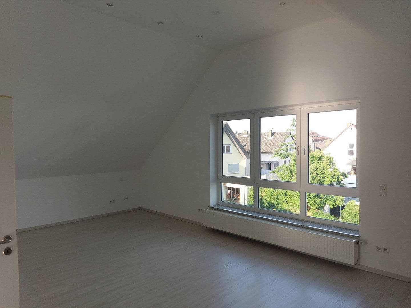 Prenájom bytu 3-izbový 140 m², Keimstr. 17, Langen, Hesensko Prenájom bytu 3-izbový 140 m², Keimstr. 17, Langen, Hesensko