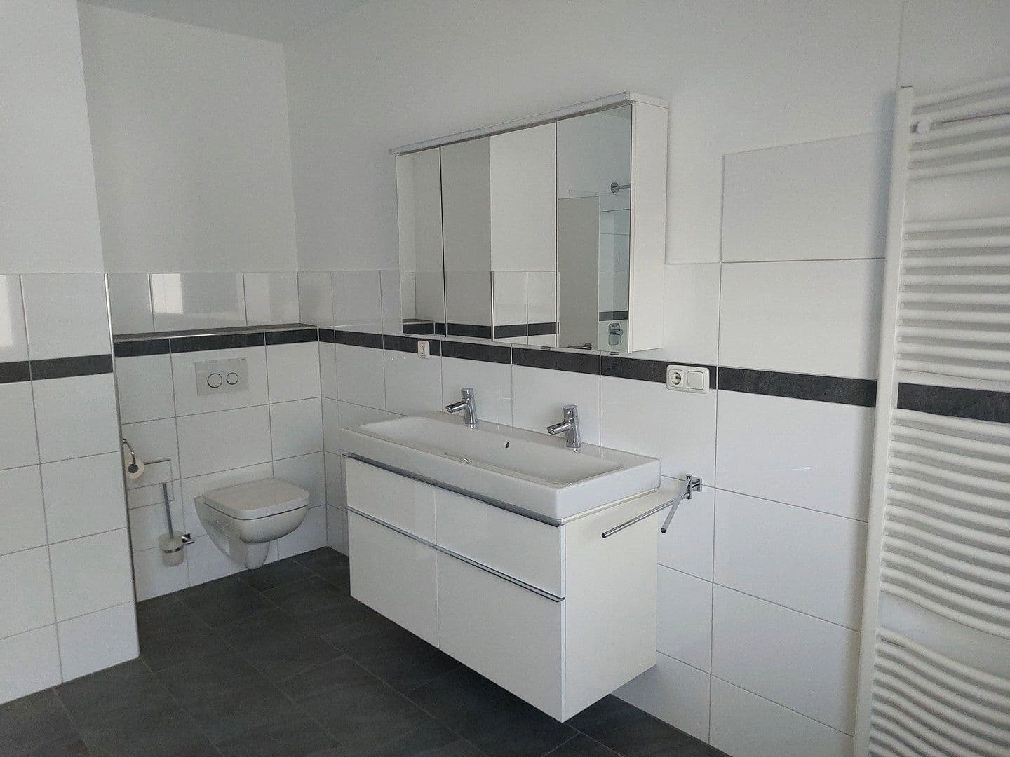 Prenájom bytu 3-izbový 140 m², Keimstr. 17, Langen, Hesensko Prenájom bytu 3-izbový 140 m², Keimstr. 17, Langen, Hesensko