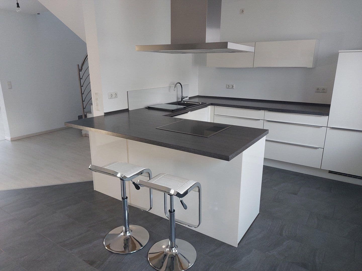 Prenájom bytu 3-izbový 140 m², Keimstr. 17, Langen, Hesensko Prenájom bytu 3-izbový 140 m², Keimstr. 17, Langen, Hesensko