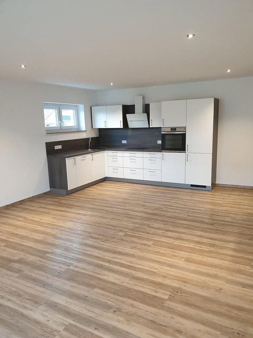 Prenájom bytu 2-izbový 60 m², Ingolstadt, Bavorsko Prenájom bytu 2-izbový 60 m², Ingolstadt, Bavorsko