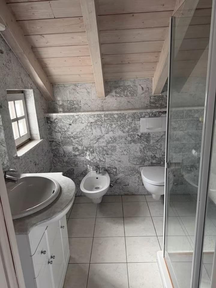 Prenájom bytu 5-izbový 170 m², Vilsbiburg, Bavorsko Prenájom bytu 5-izbový 170 m², Vilsbiburg, Bavorsko