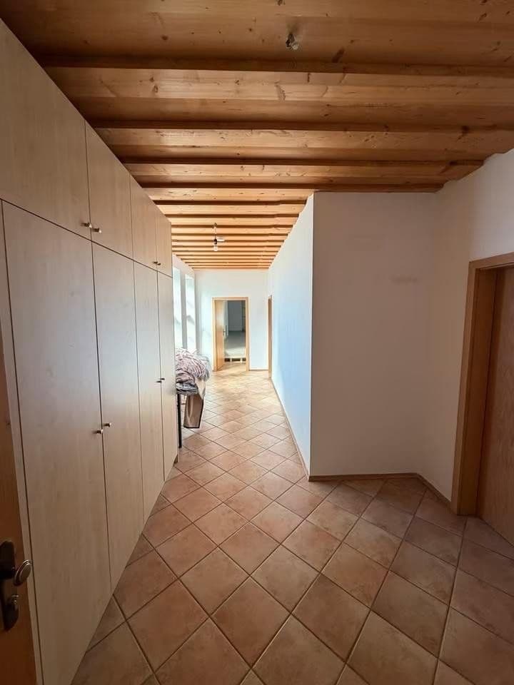 Prenájom bytu 5-izbový 170 m², Vilsbiburg, Bavorsko Prenájom bytu 5-izbový 170 m², Vilsbiburg, Bavorsko