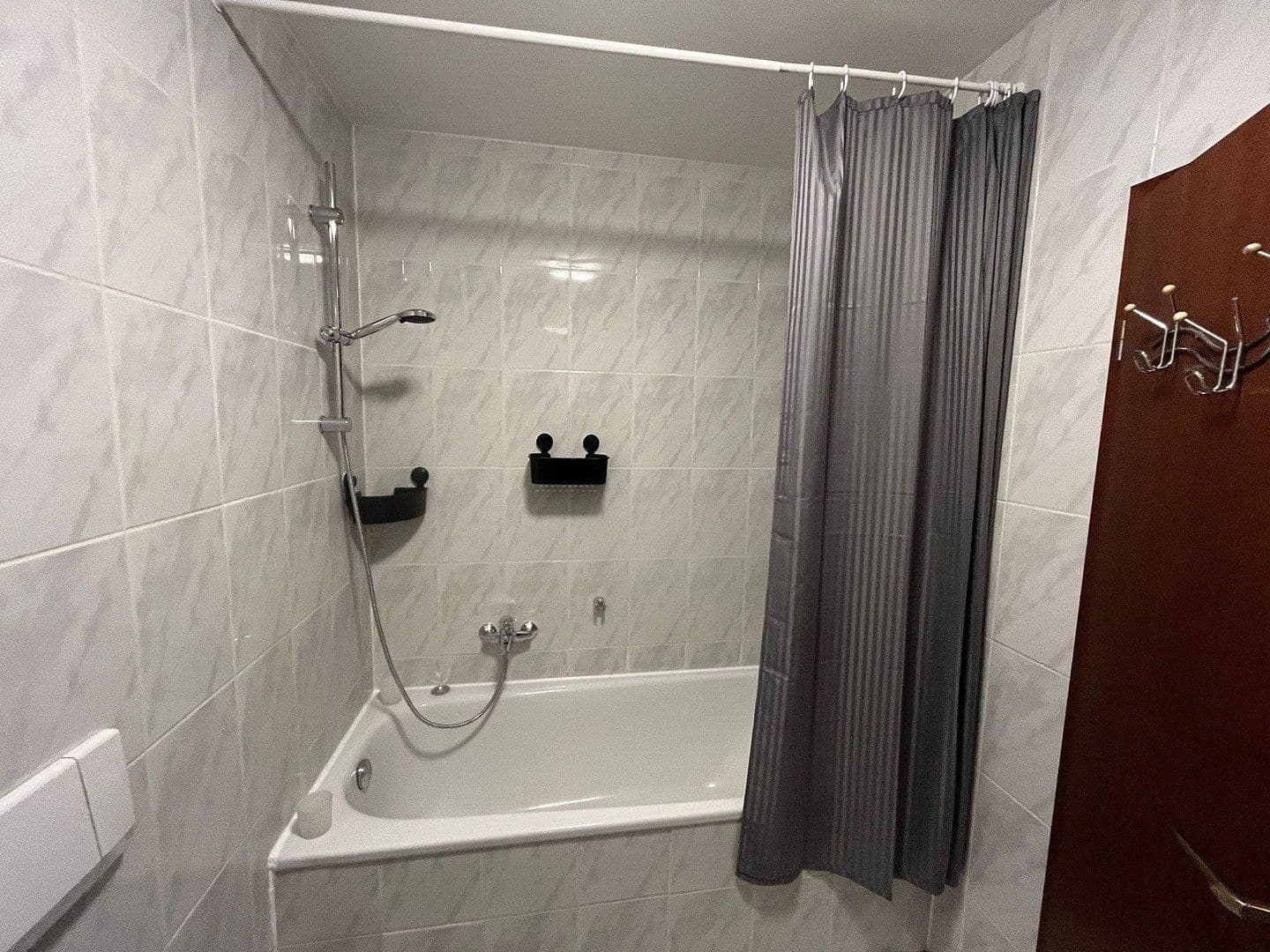 Prenájom bytu 3-izbový 84 m², Am Falkenberg 106, Berlin, Berlín Prenájom bytu 3-izbový 84 m², Am Falkenberg 106, Berlin, Berlín