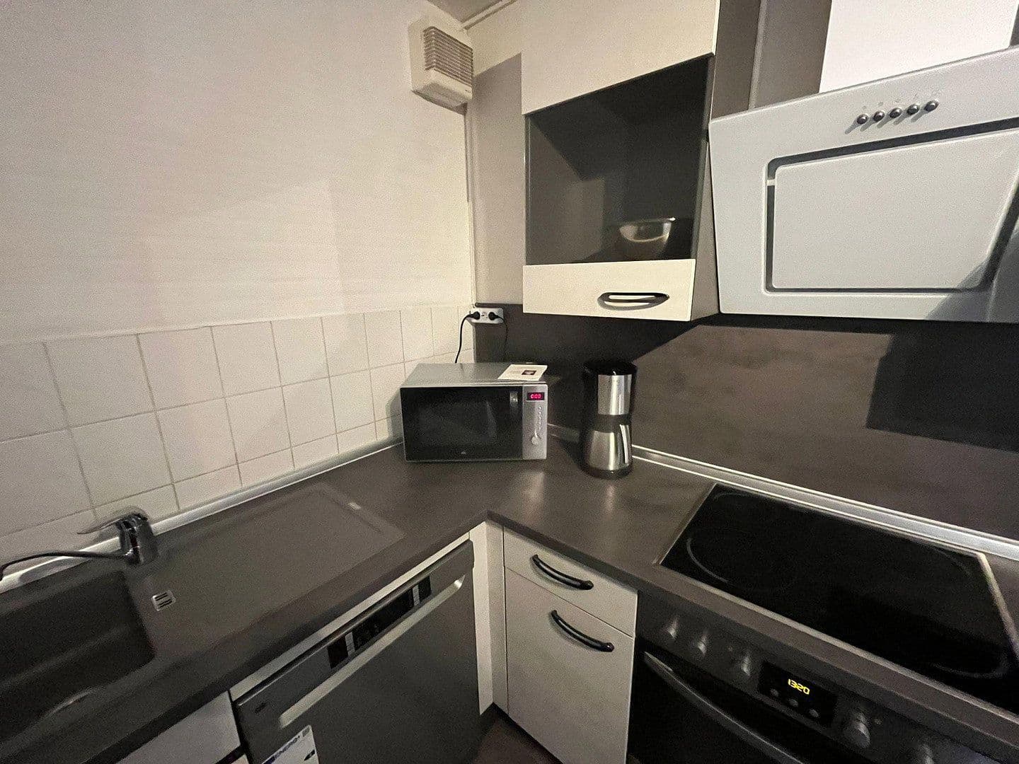 Prenájom bytu 3-izbový 84 m², Am Falkenberg 106, Berlin, Berlín Prenájom bytu 3-izbový 84 m², Am Falkenberg 106, Berlin, Berlín