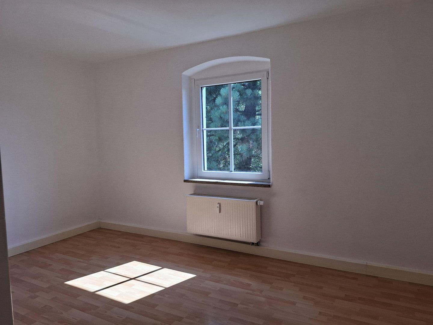 Prenájom bytu 3-izbový 65 m², Marxstr. 1, Seifhennersdorf, Sasko Prenájom bytu 3-izbový 65 m², Marxstr. 1, Seifhennersdorf, Sasko