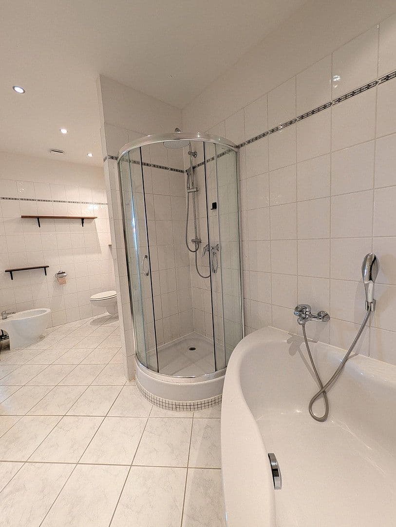 Predaj bytu 3-izbový 80 m², Wilsnacker Str 41, Berlin, Berlín Predaj bytu 3-izbový 80 m², Wilsnacker Str 41, Berlin, Berlín