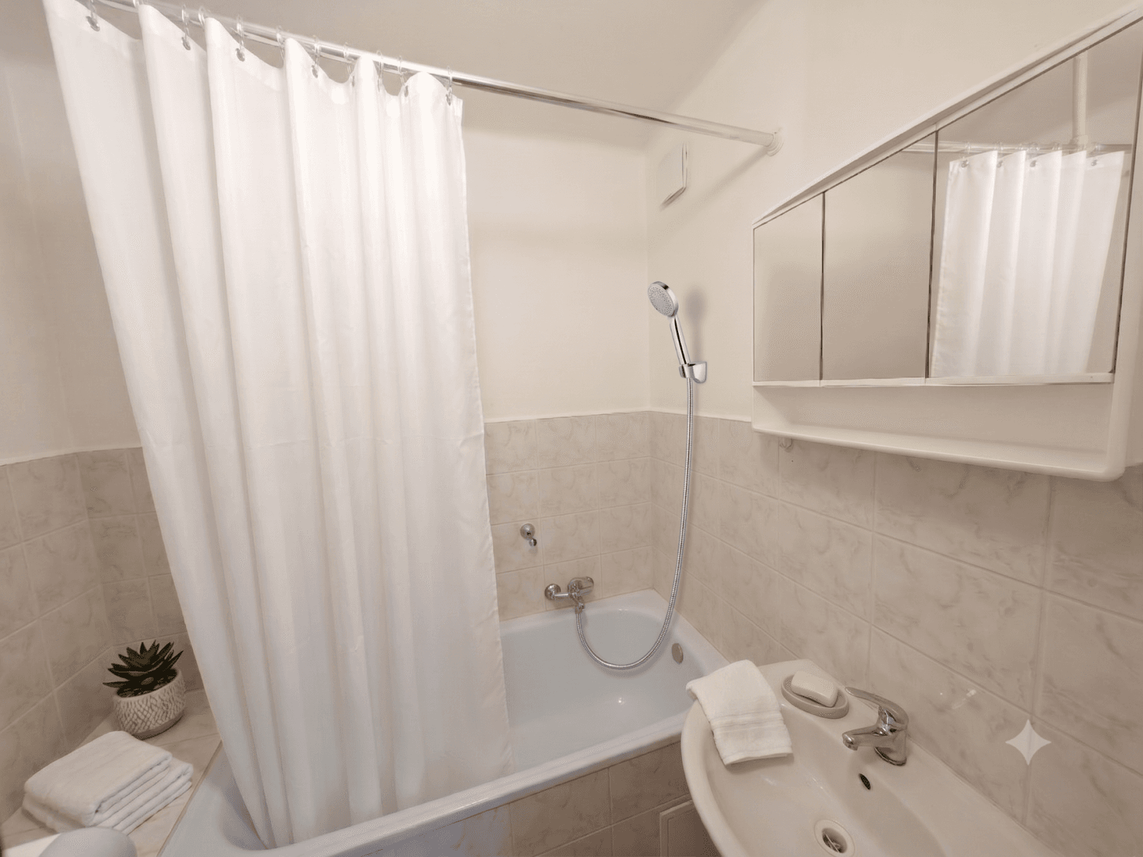 Prenájom bytu 3-izbový 60 m², Skřivany, Královéhradecký kraj Prenájom bytu 3-izbový 60 m², Skřivany, Královéhradecký kraj