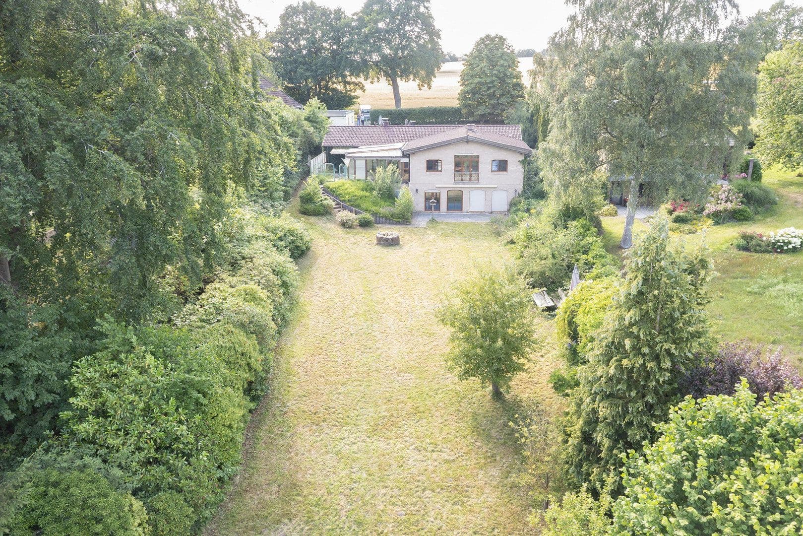 Predaj domu 248 m², pozemok 2.428 m², Bad Schwartau, Šlezvicko-Holštajnsko Predaj domu 248 m², pozemok 2.428 m², Bad Schwartau, Šlezvicko-Holštajnsko