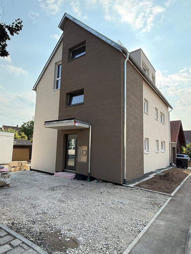 Prenájom bytu 4-izbový 77 m², Esslingen am Neckar, Bádensko-Wurttembersko Prenájom bytu 4-izbový 77 m², Esslingen am Neckar, Bádensko-Wurttembersko