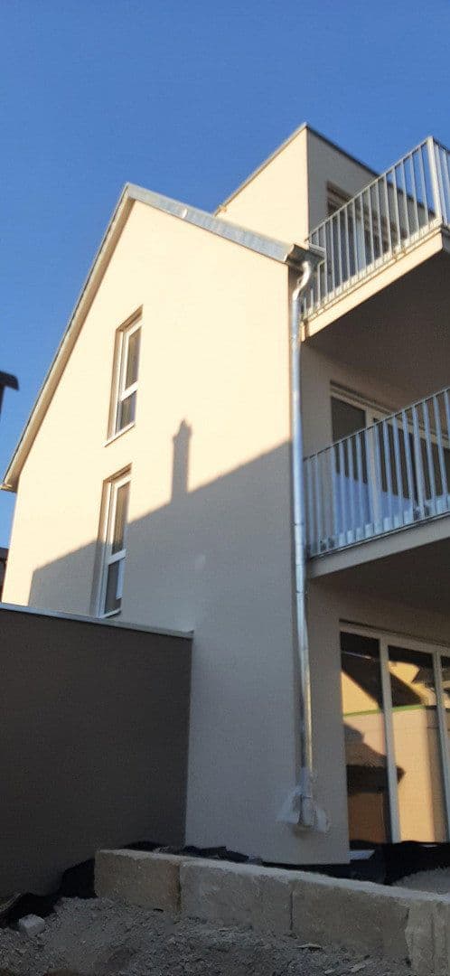 Prenájom bytu 4-izbový 77 m², Esslingen am Neckar, Bádensko-Wurttembersko Prenájom bytu 4-izbový 77 m², Esslingen am Neckar, Bádensko-Wurttembersko