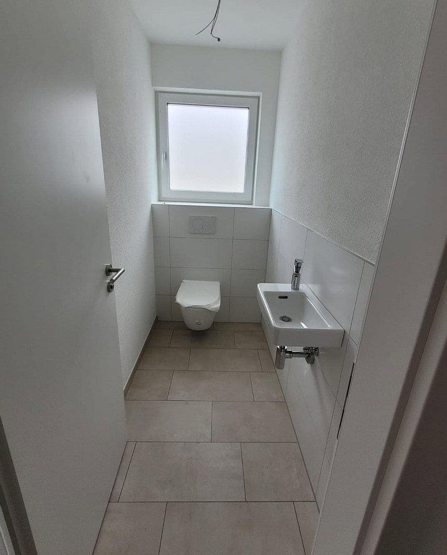 Prenájom bytu 4-izbový 77 m², Esslingen am Neckar, Bádensko-Wurttembersko Prenájom bytu 4-izbový 77 m², Esslingen am Neckar, Bádensko-Wurttembersko