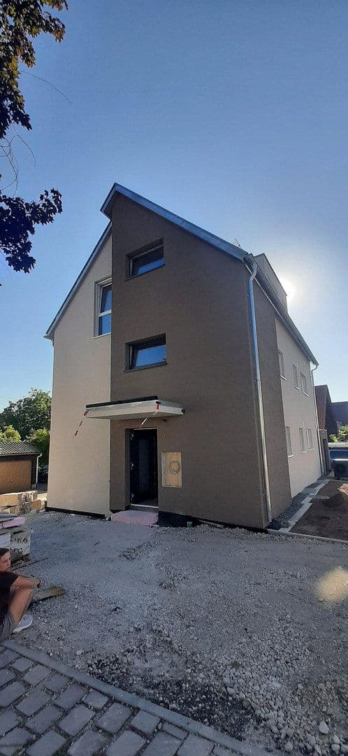 Prenájom bytu 4-izbový 77 m², Esslingen am Neckar, Bádensko-Wurttembersko Prenájom bytu 4-izbový 77 m², Esslingen am Neckar, Bádensko-Wurttembersko