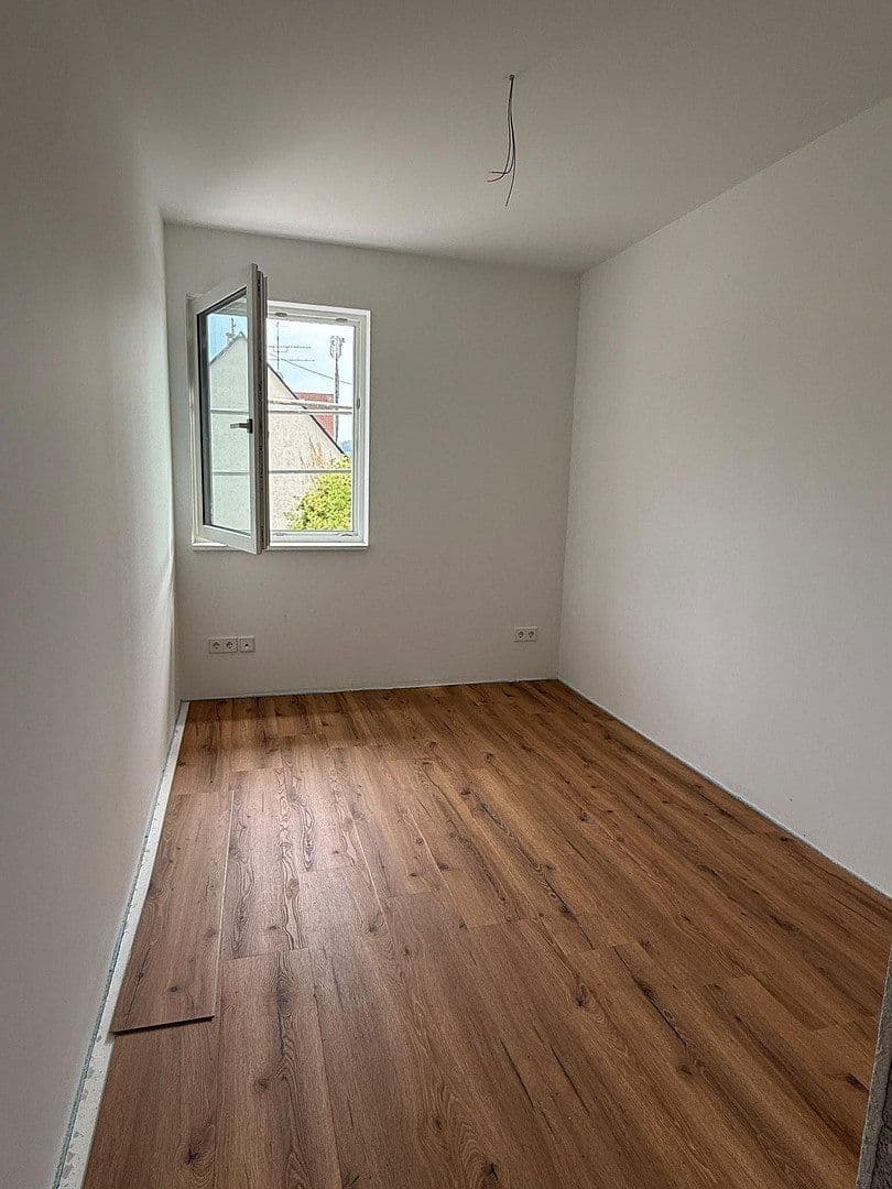Prenájom bytu 4-izbový 77 m², Esslingen am Neckar, Bádensko-Wurttembersko Prenájom bytu 4-izbový 77 m², Esslingen am Neckar, Bádensko-Wurttembersko