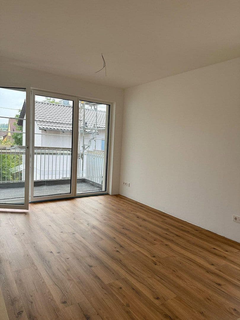 Prenájom bytu 4-izbový 77 m², Esslingen am Neckar, Bádensko-Wurttembersko Prenájom bytu 4-izbový 77 m², Esslingen am Neckar, Bádensko-Wurttembersko