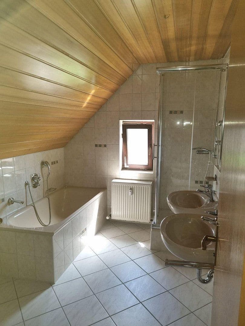 Prenájom bytu 3-izbový 76 m², Hauptstr. 17, Neuweiler, Bádensko-Wurttembersko Prenájom bytu 3-izbový 76 m², Hauptstr. 17, Neuweiler, Bádensko-Wurttembersko
