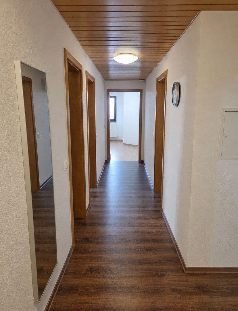 Prenájom bytu 3-izbový 84 m², Hauptstr. 17, Neuweiler, Bádensko-Wurttembersko Prenájom bytu 3-izbový 84 m², Hauptstr. 17, Neuweiler, Bádensko-Wurttembersko