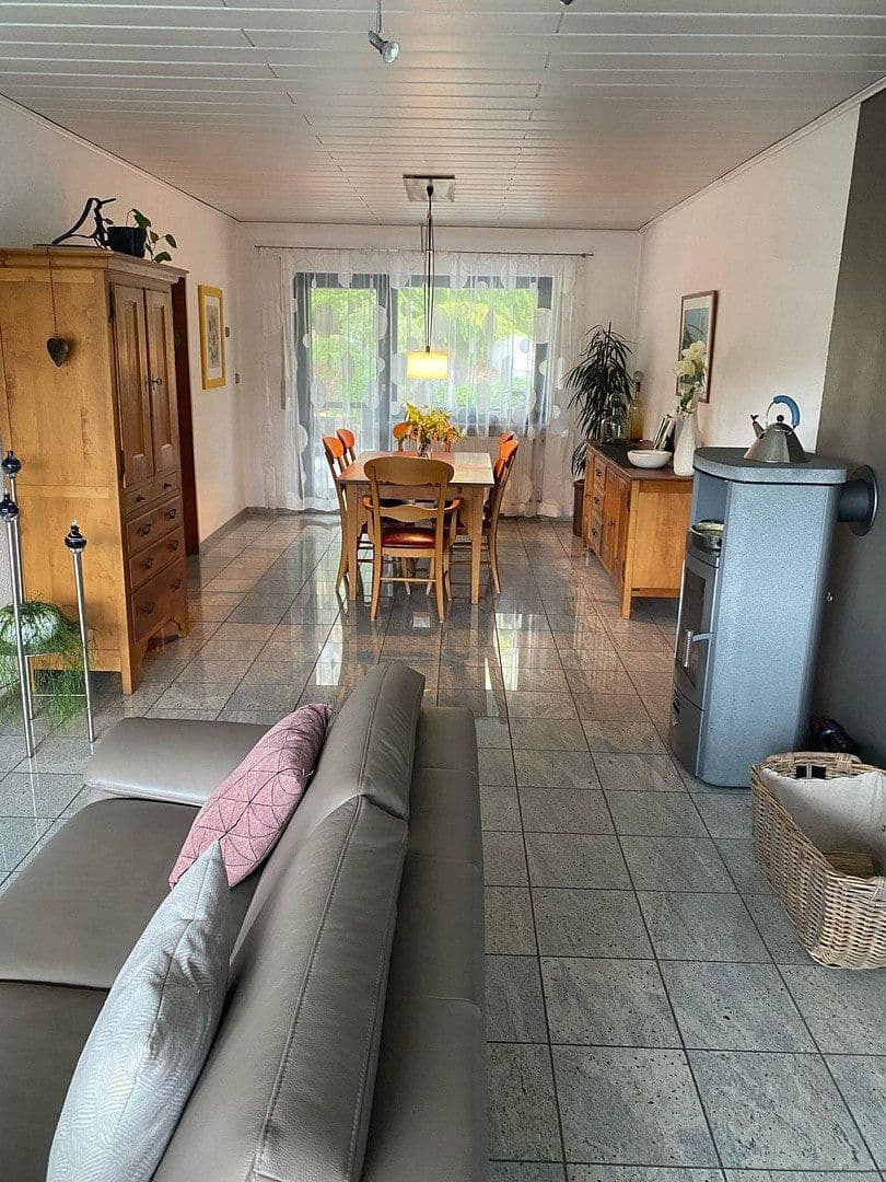 Predaj domu 160 m², pozemok 950 m², Hainstraße 15, Billigheim, Bádensko-Wurttembersko Predaj domu 160 m², pozemok 950 m², Hainstraße 15, Billigheim, Bádensko-Wurttembersko