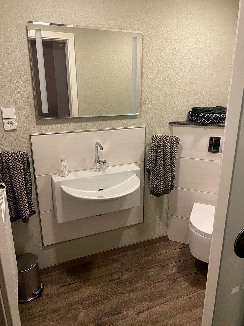 Predaj domu 160 m², pozemok 950 m², Hainstraße 15, Billigheim, Bádensko-Wurttembersko Predaj domu 160 m², pozemok 950 m², Hainstraße 15, Billigheim, Bádensko-Wurttembersko