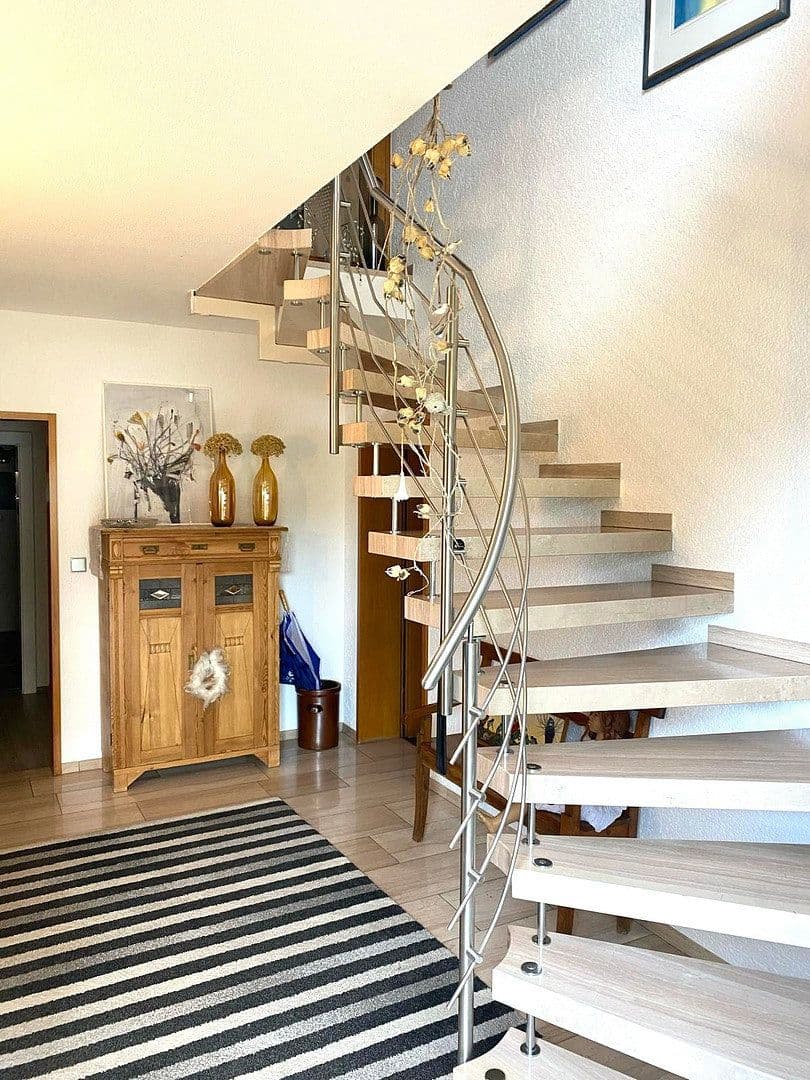 Predaj domu 160 m², pozemok 950 m², Hainstraße 15, Billigheim, Bádensko-Wurttembersko Predaj domu 160 m², pozemok 950 m², Hainstraße 15, Billigheim, Bádensko-Wurttembersko