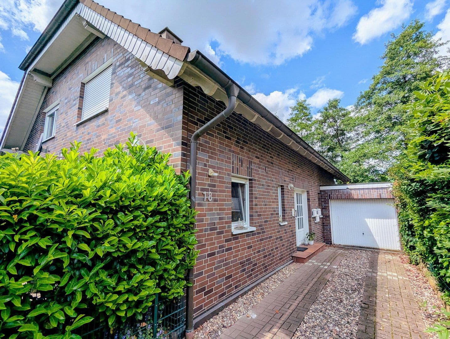 Predaj domu 216 m², pozemok 432 m², Langenfeld (Rheinland), Severné Porýnie - Westfálsko Predaj domu 216 m², pozemok 432 m², Langenfeld (Rheinland), Severné Porýnie - Westfálsko