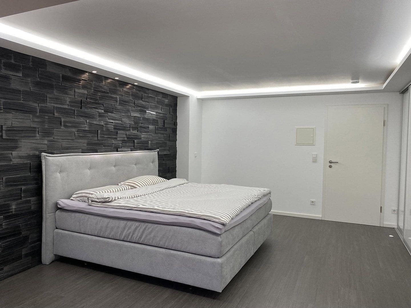 Prenájom bytu 6-izbový 304 m², Badstr. 131, Egloffstein, Bavorsko Prenájom bytu 6-izbový 304 m², Badstr. 131, Egloffstein, Bavorsko