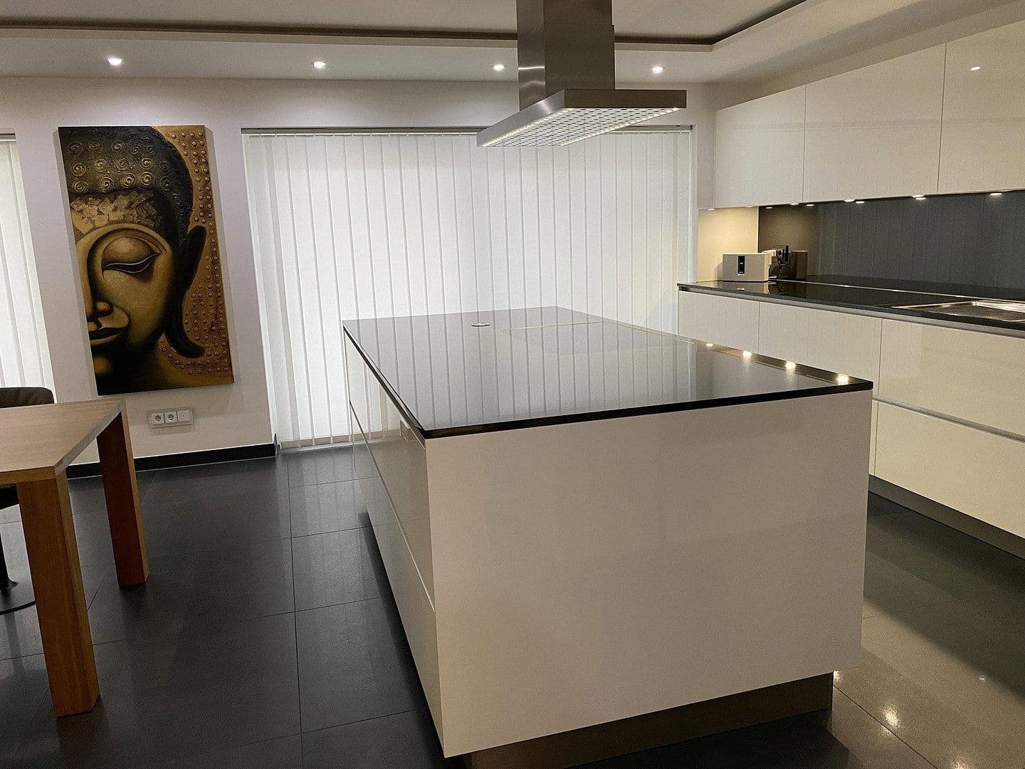 Prenájom bytu 6-izbový 304 m², Badstr. 131, Egloffstein, Bavorsko Prenájom bytu 6-izbový 304 m², Badstr. 131, Egloffstein, Bavorsko