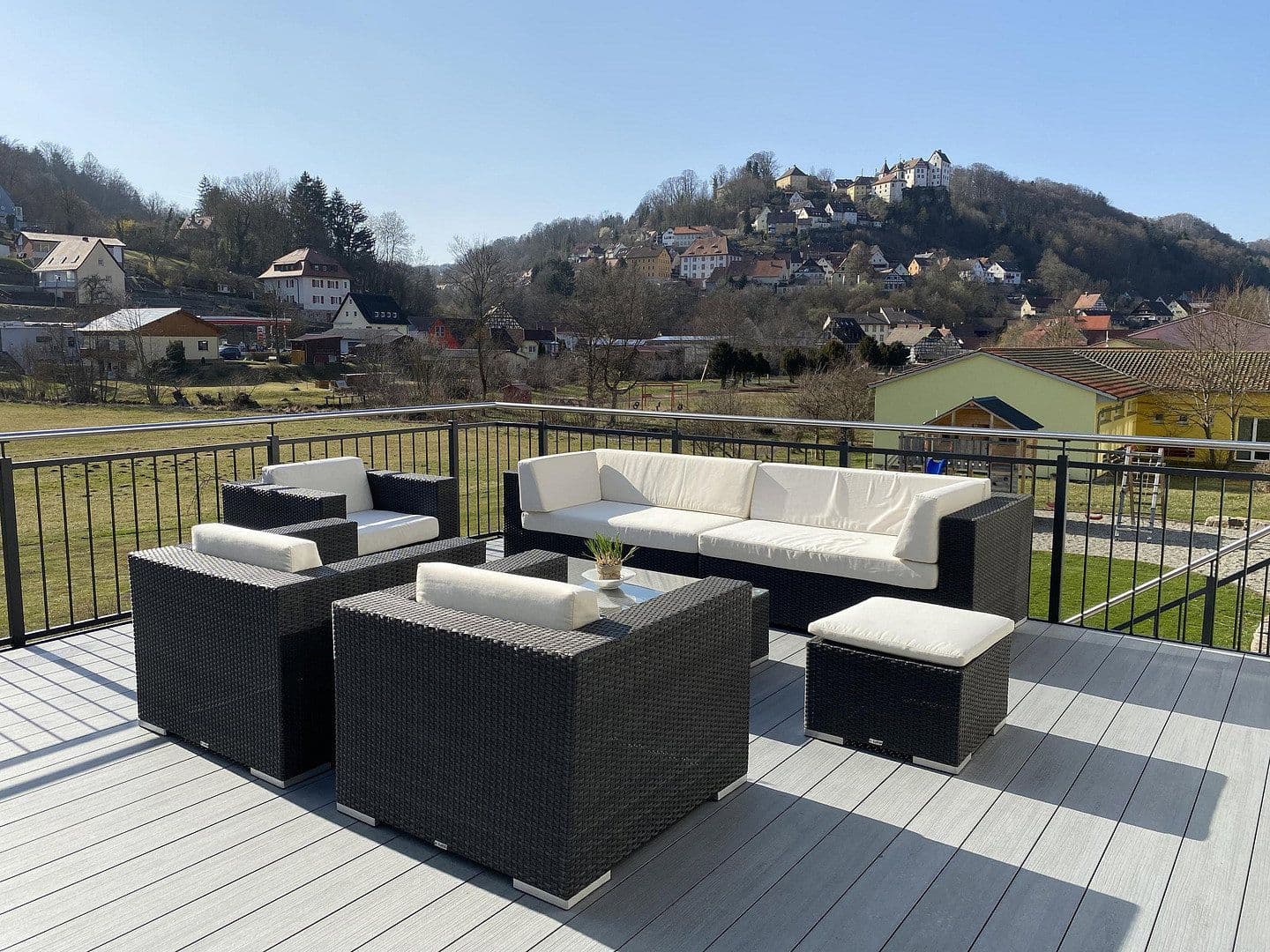 Prenájom bytu 6-izbový 304 m², Badstr. 131, Egloffstein, Bavorsko Prenájom bytu 6-izbový 304 m², Badstr. 131, Egloffstein, Bavorsko