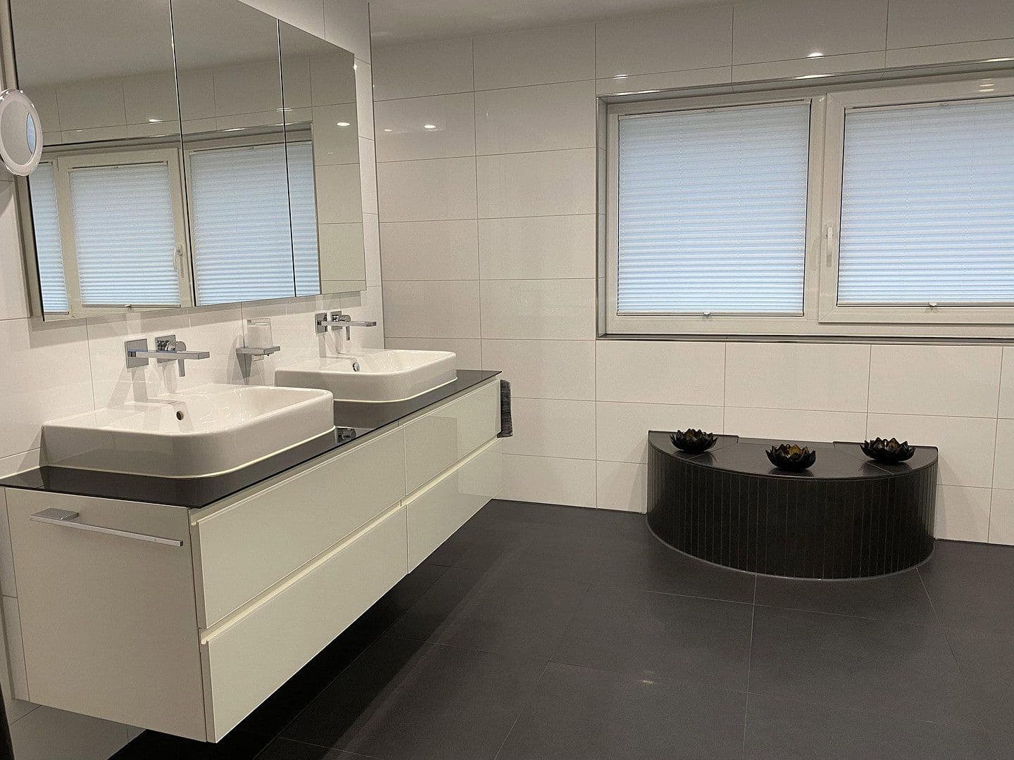 Prenájom bytu 6-izbový 304 m², Badstr. 131, Egloffstein, Bavorsko Prenájom bytu 6-izbový 304 m², Badstr. 131, Egloffstein, Bavorsko
