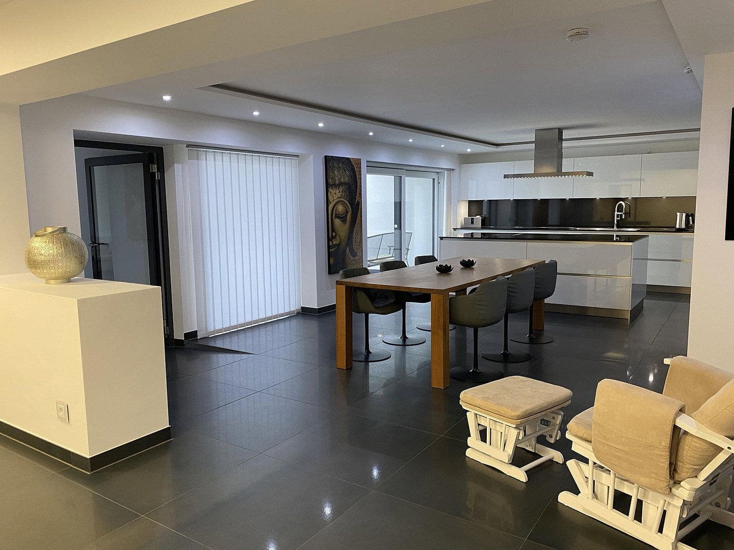 Prenájom bytu 6-izbový 304 m², Badstr. 131, Egloffstein, Bavorsko Prenájom bytu 6-izbový 304 m², Badstr. 131, Egloffstein, Bavorsko