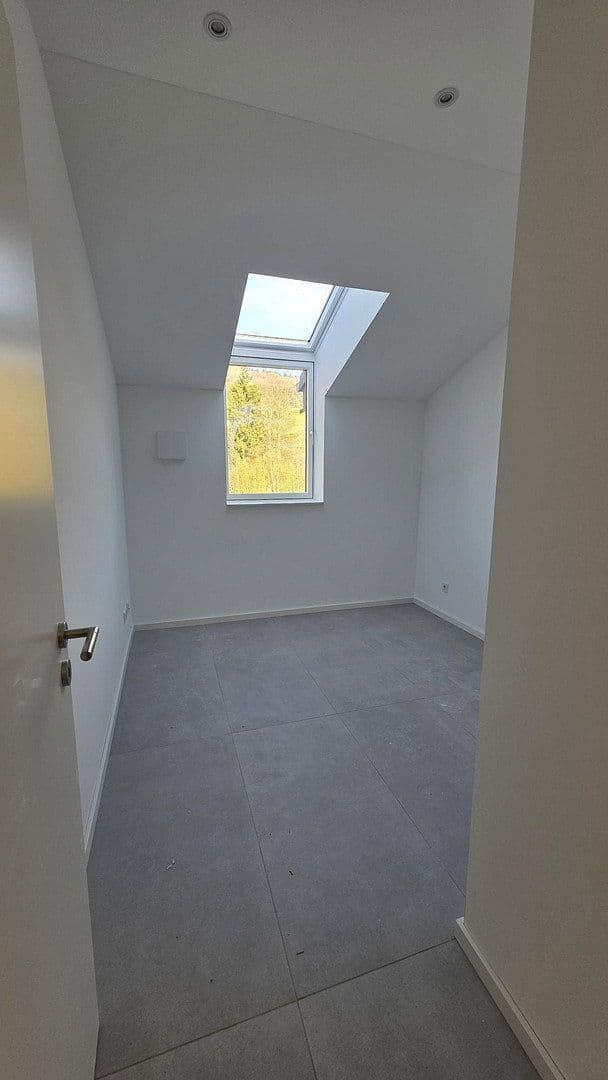 Prenájom bytu 4-izbový 114 m², Trier, Porýnie-Falcko Prenájom bytu 4-izbový 114 m², Trier, Porýnie-Falcko