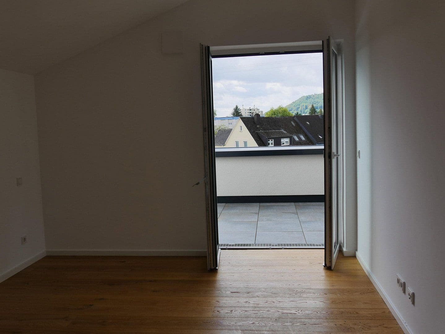 Prenájom bytu 4-izbový 114 m², Trier, Porýnie-Falcko Prenájom bytu 4-izbový 114 m², Trier, Porýnie-Falcko