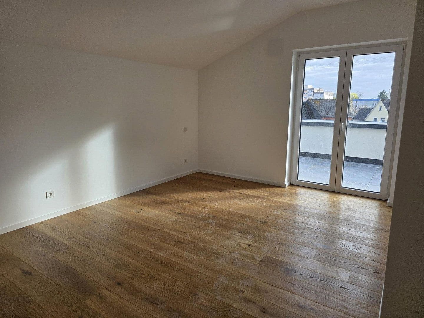 Prenájom bytu 4-izbový 114 m², Trier, Porýnie-Falcko Prenájom bytu 4-izbový 114 m², Trier, Porýnie-Falcko