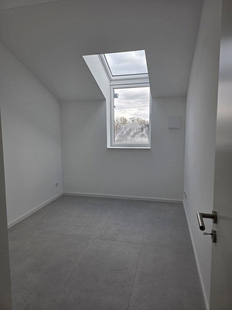 Prenájom bytu 4-izbový 114 m², Trier, Porýnie-Falcko Prenájom bytu 4-izbový 114 m², Trier, Porýnie-Falcko