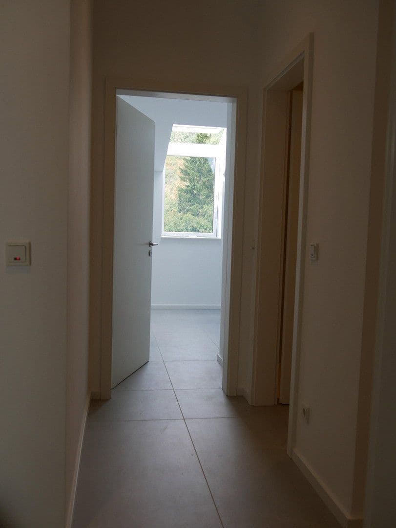 Prenájom bytu 4-izbový 114 m², Trier, Porýnie-Falcko Prenájom bytu 4-izbový 114 m², Trier, Porýnie-Falcko