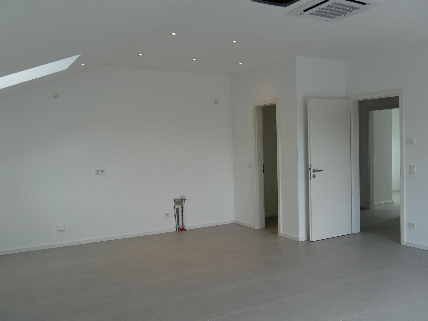 Prenájom bytu 4-izbový 114 m², Trier, Porýnie-Falcko Prenájom bytu 4-izbový 114 m², Trier, Porýnie-Falcko