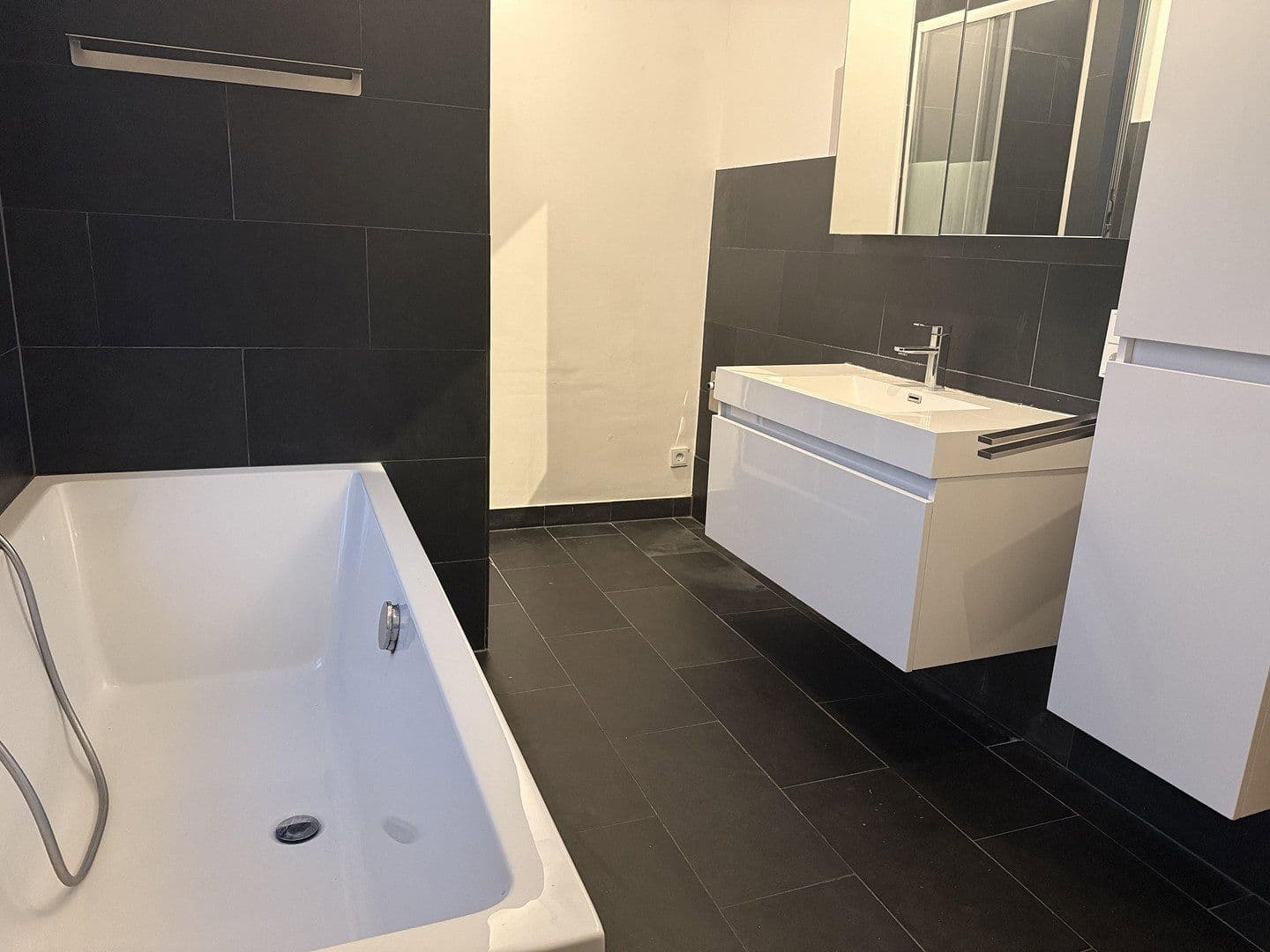 Prenájom domu 120 m², pozemok 200 m², Frankfurt, Hesensko Prenájom domu 120 m², pozemok 200 m², Frankfurt, Hesensko
