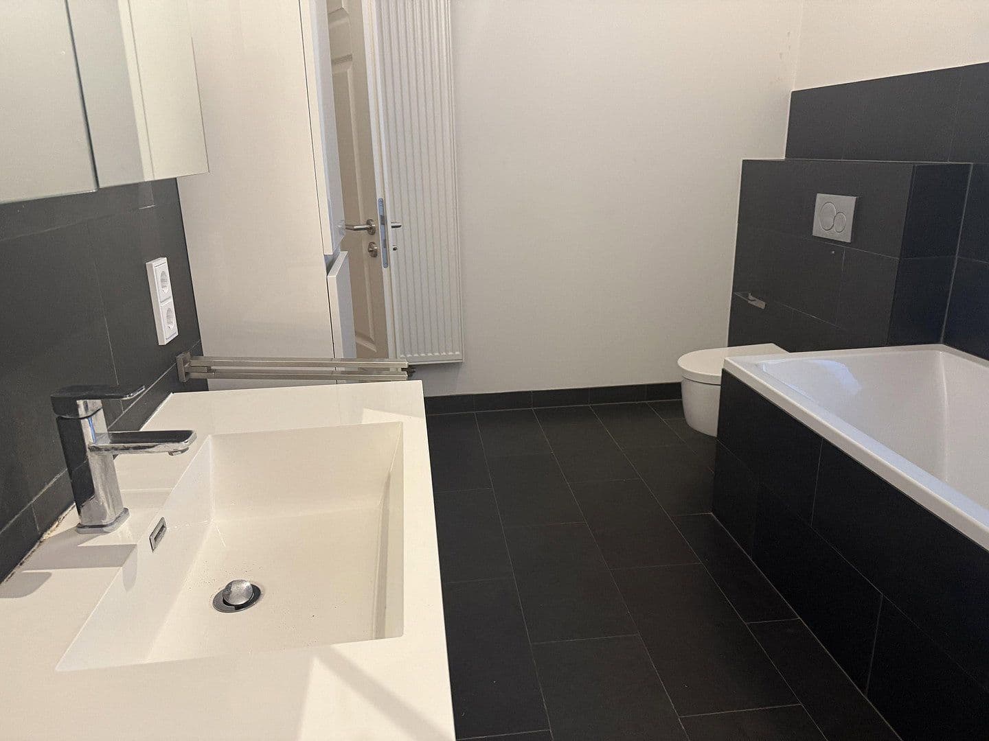 Prenájom domu 120 m², pozemok 200 m², Frankfurt, Hesensko Prenájom domu 120 m², pozemok 200 m², Frankfurt, Hesensko