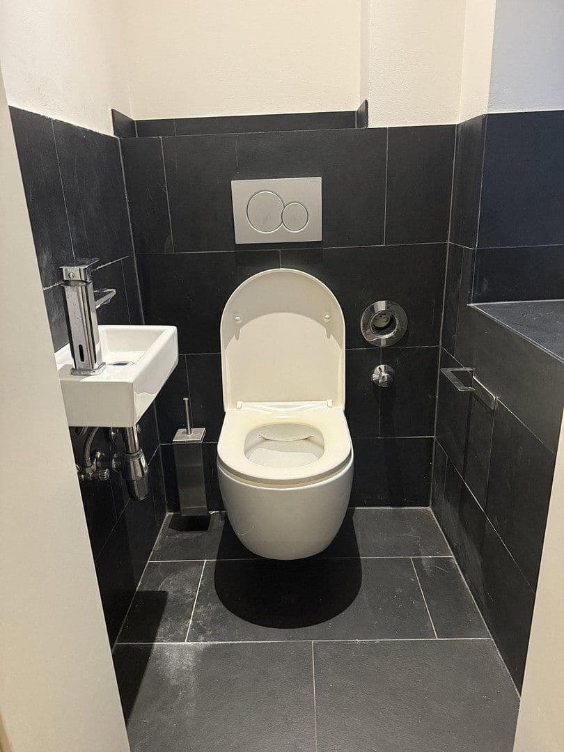 Prenájom domu 120 m², pozemok 200 m², Frankfurt, Hesensko Prenájom domu 120 m², pozemok 200 m², Frankfurt, Hesensko