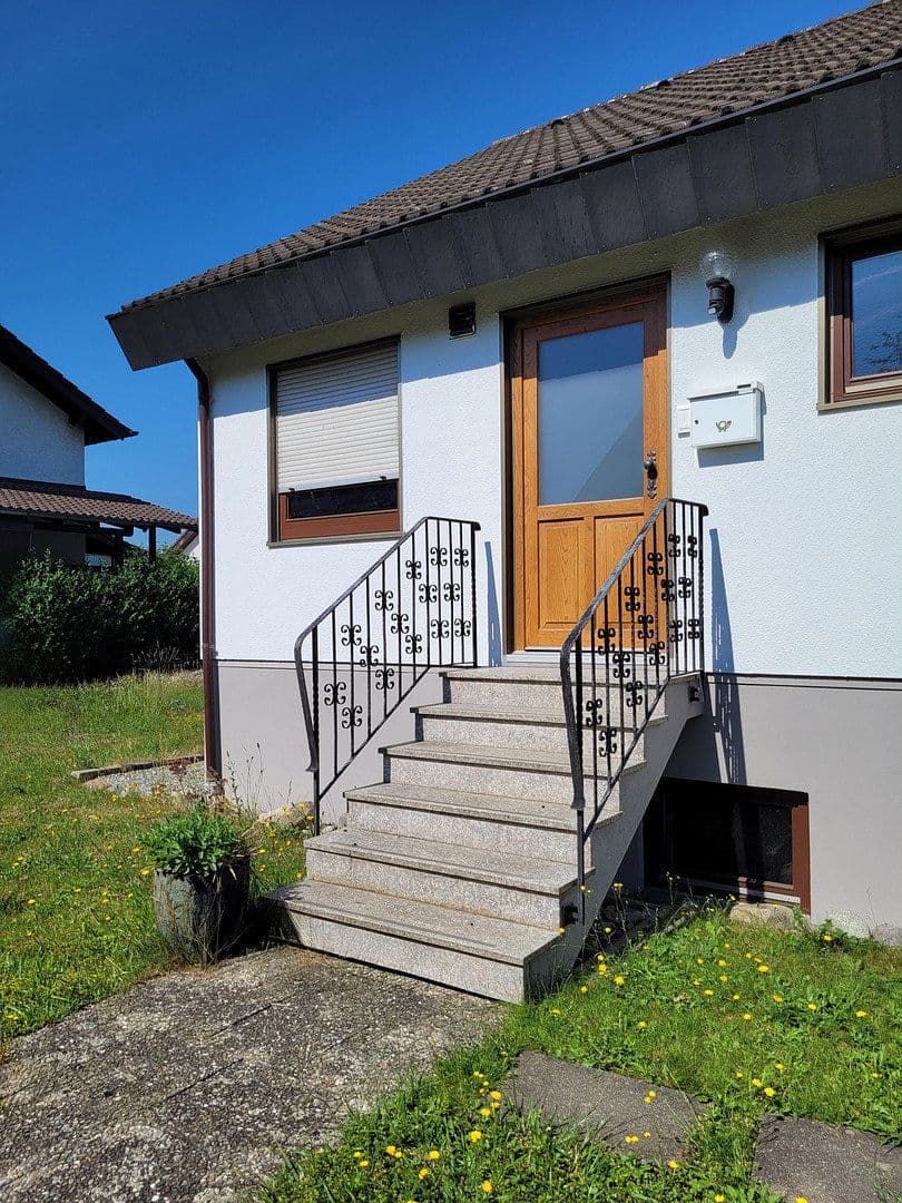 Predaj domu 170 m², pozemok 650 m², Breslauerstraße 48, Mengen, Bádensko-Wurttembersko Predaj domu 170 m², pozemok 650 m², Breslauerstraße 48, Mengen, Bádensko-Wurttembersko