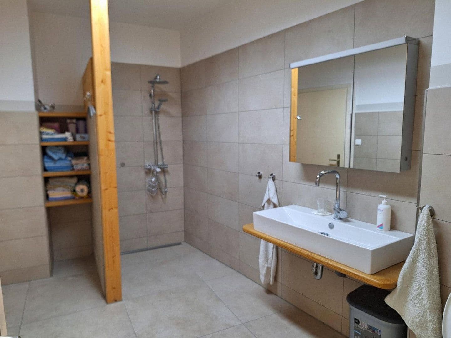 Predaj domu 383 m², pozemok 1.457 m², Schwaigener Str. 28, Mamming, Bavorsko Predaj domu 383 m², pozemok 1.457 m², Schwaigener Str. 28, Mamming, Bavorsko