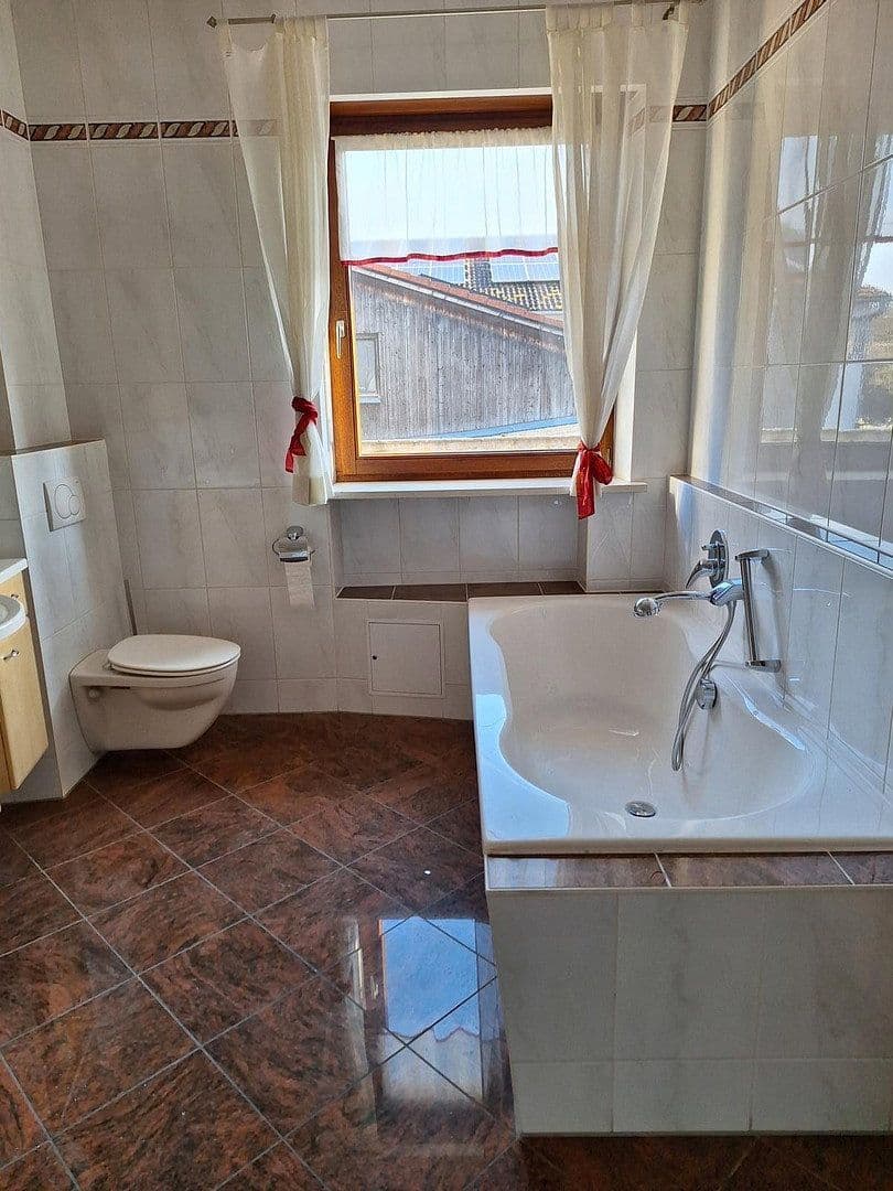 Predaj domu 383 m², pozemok 1.457 m², Schwaigener Str. 28, Mamming, Bavorsko Predaj domu 383 m², pozemok 1.457 m², Schwaigener Str. 28, Mamming, Bavorsko