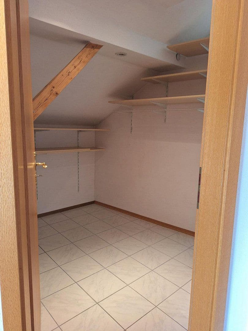 Predaj domu 383 m², pozemok 1.457 m², Schwaigener Str. 28, Mamming, Bavorsko Predaj domu 383 m², pozemok 1.457 m², Schwaigener Str. 28, Mamming, Bavorsko