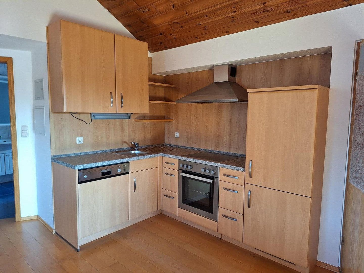 Predaj domu 383 m², pozemok 1.457 m², Schwaigener Str. 28, Mamming, Bavorsko Predaj domu 383 m², pozemok 1.457 m², Schwaigener Str. 28, Mamming, Bavorsko