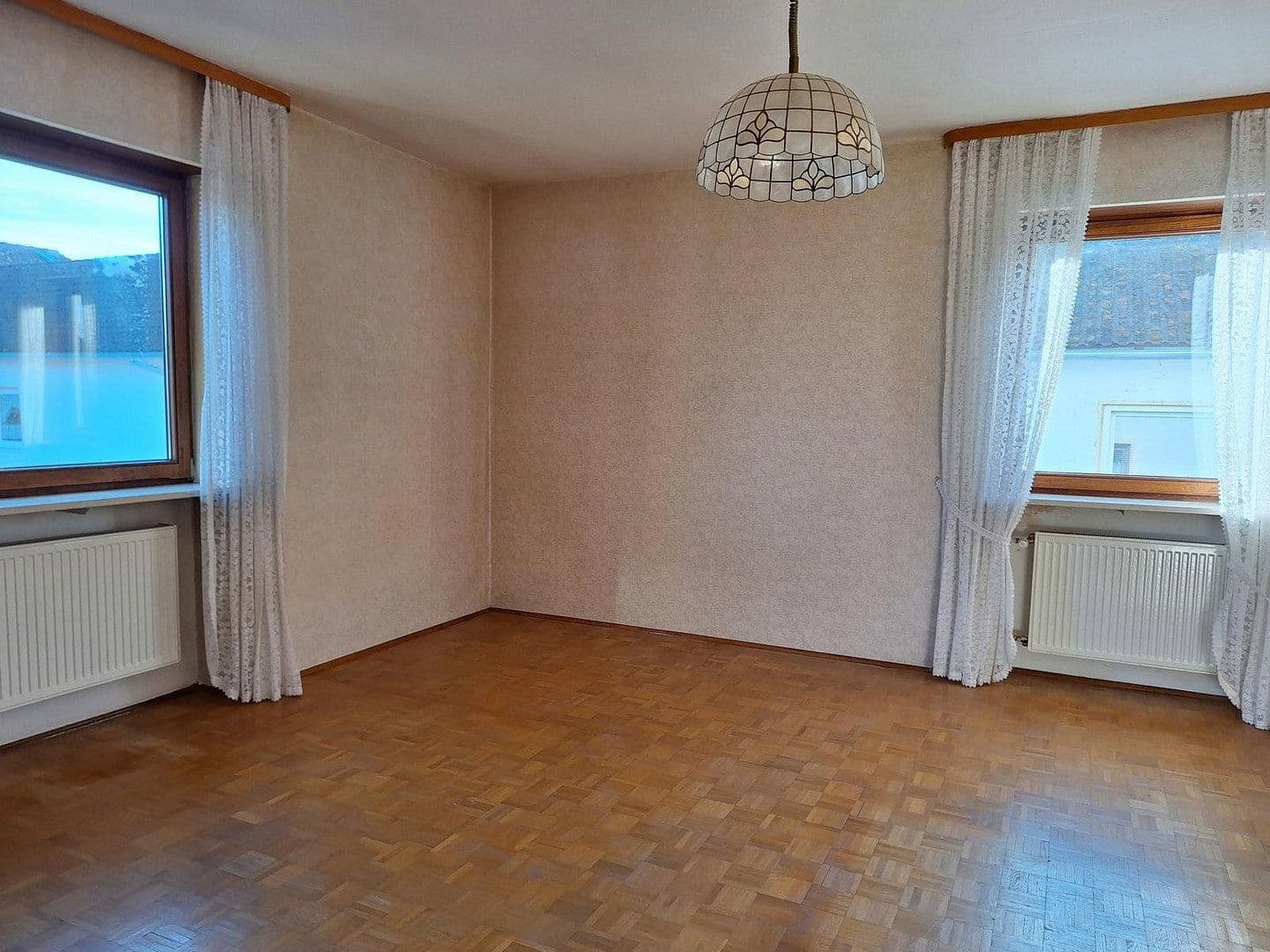 Predaj domu 383 m², pozemok 1.457 m², Schwaigener Str. 28, Mamming, Bavorsko Predaj domu 383 m², pozemok 1.457 m², Schwaigener Str. 28, Mamming, Bavorsko