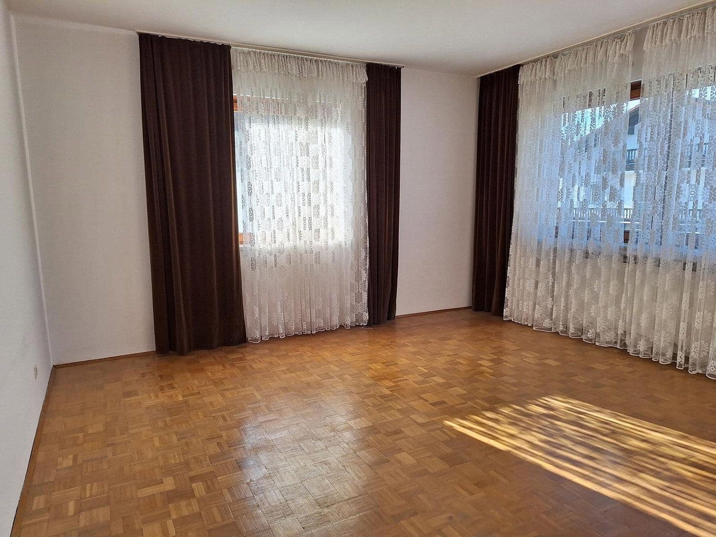 Predaj domu 383 m², pozemok 1.457 m², Schwaigener Str. 28, Mamming, Bavorsko Predaj domu 383 m², pozemok 1.457 m², Schwaigener Str. 28, Mamming, Bavorsko