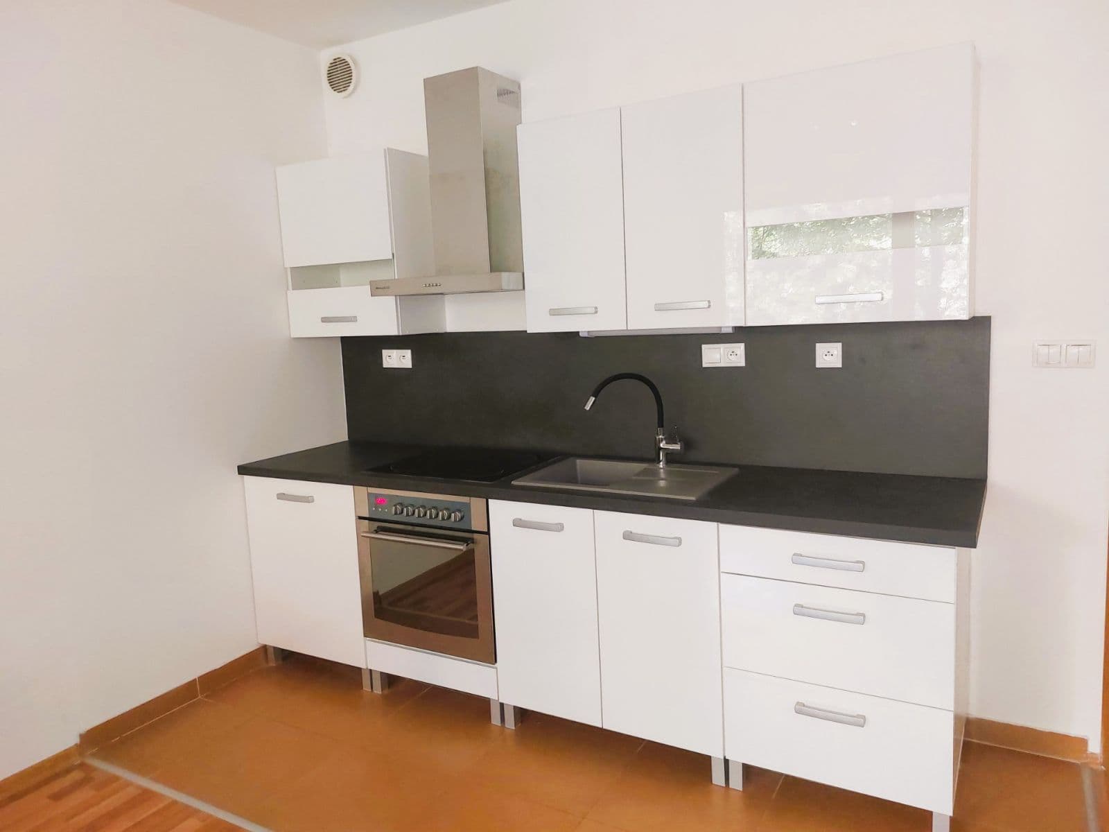 Prenájom bytu 1-izbový 40 m², Babická, Praha, Praha Prenájom bytu 1-izbový 40 m², Babická, Praha, Praha