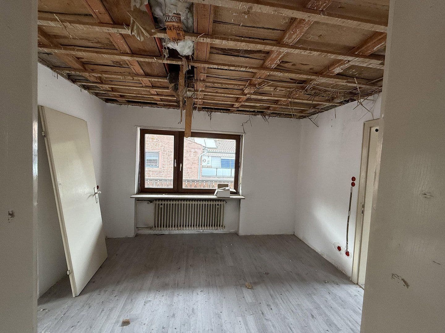 Predaj domu 165 m², pozemok 250 m², Esthal, Porýnie-Falcko Predaj domu 165 m², pozemok 250 m², Esthal, Porýnie-Falcko