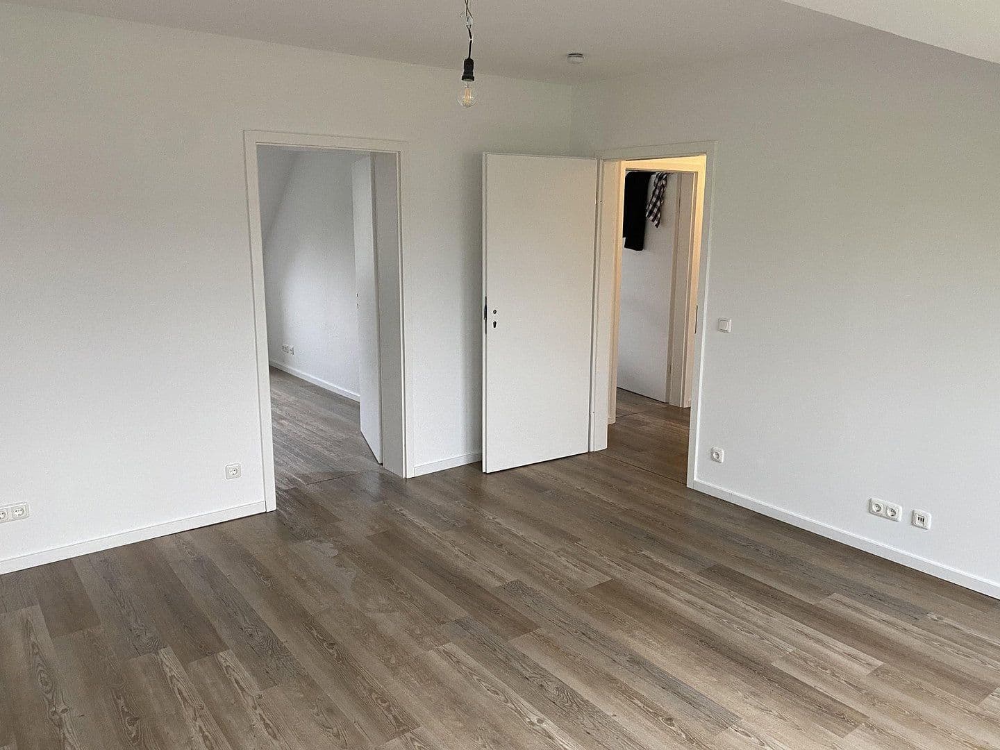 Predaj domu 670 m², pozemok 1.041 m², Köln, Severné Porýnie - Westfálsko Predaj domu 670 m², pozemok 1.041 m², Köln, Severné Porýnie - Westfálsko